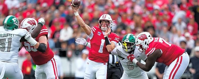 Wisconsin Avoids Disaster After Slow Start to Dominate Eastern Michigan 54-10