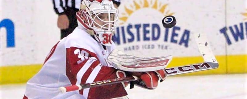 Wisconsin men's hockey goaltender honored for stellar outing
