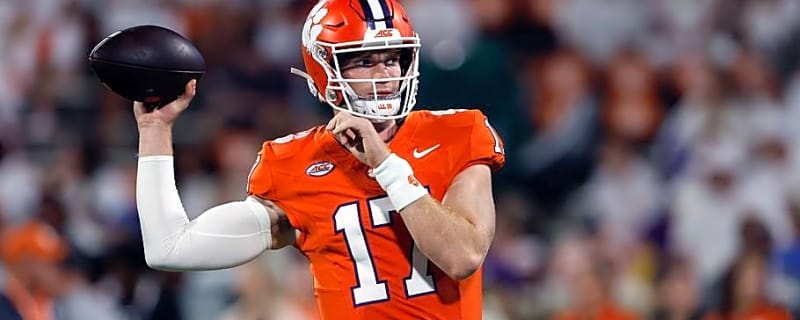 Dabo Swinney Provides Update on Christopher Vizzina's Injury Ahead of Miami