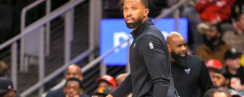 Charles Lee Ejected in 4th Quarter of Hornets Versus Pistons After Bad Foul Call