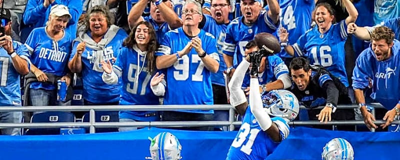 Kerby Joseph Reacts to Fans Visiting Lions Locker Room