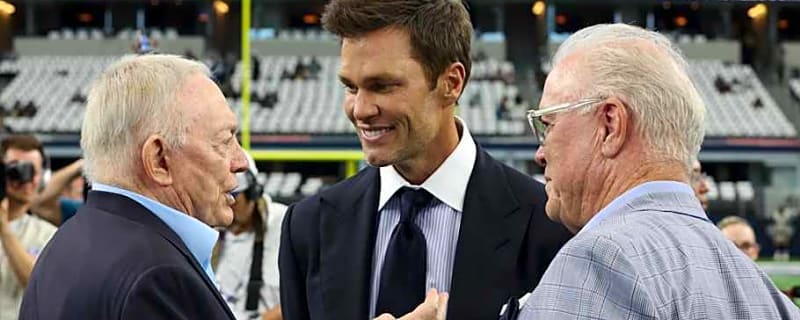 Tom Brady Ruthlessly Trolls Cowboys Fans During 'Roast of Kevin Hart'