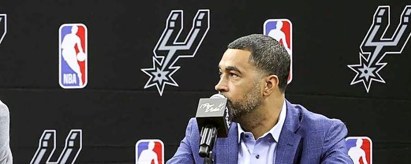 San Antonio Spurs Officially Announce 3-Player Trade