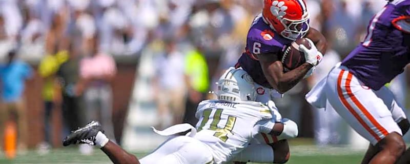 Clemson Tigers WR Logging Career-Low Snap Counts