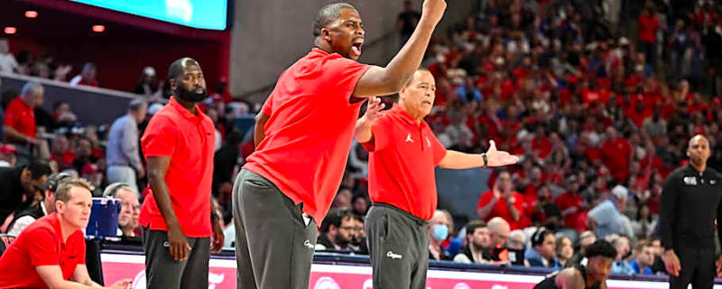 Former Houston Assistant Coach Escorted Out by Police After Heated Ejection