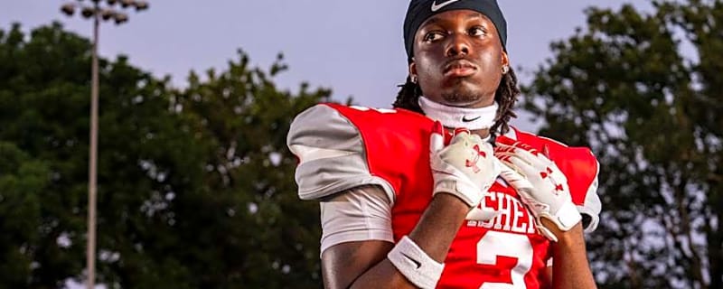 Wisconsin football recruits reaffirm commitment to Badgers as others flip: &#39;100% locked in&#39;