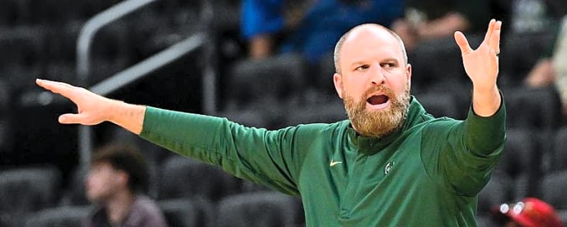 The Milwaukee Bucks bring back forward on a two-way contract