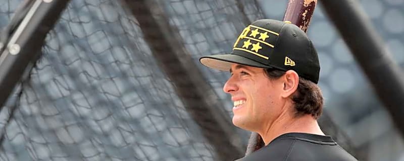 Pirates Utility Man Elects Free Agency