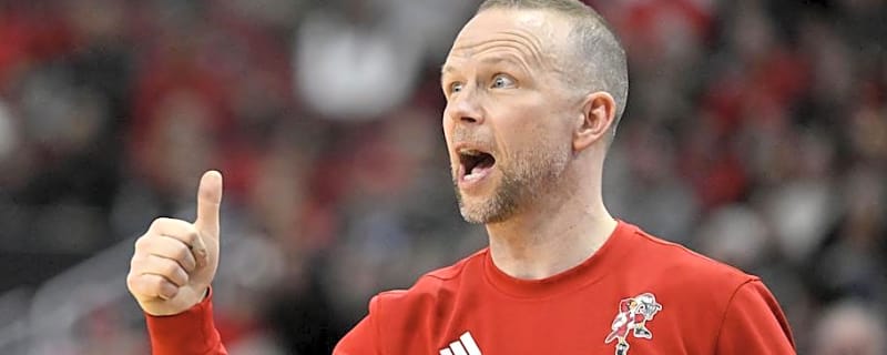 Pat Kelsey Lauds Louisville&#39;s Unselfishness and Dedication to Winning