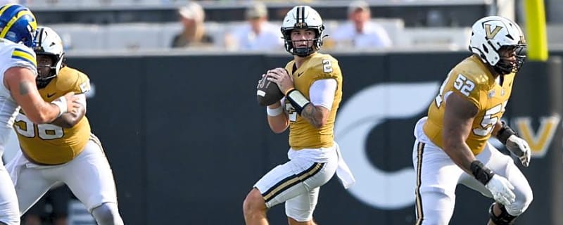 Column: Clark Lea Should Name Jared Curtis the Starter Tuesday