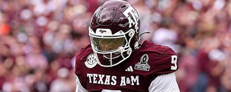 Texas A&M's Cashius Howell Named Finalist For Major Award