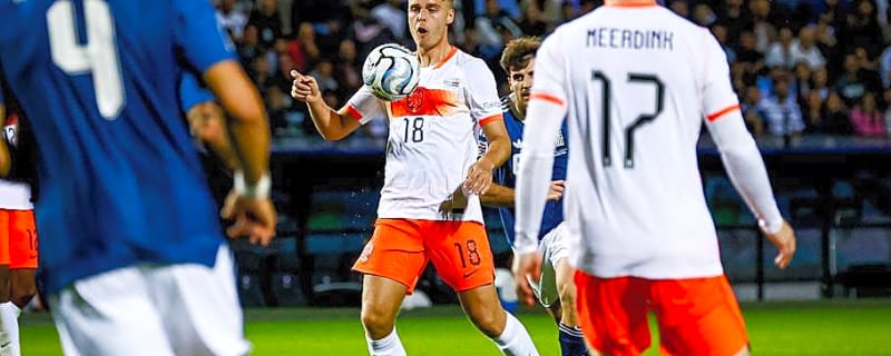 Joey Veerman's fierce critic praises the BVB midfielder after starring against Greece