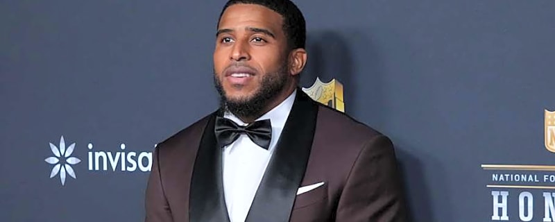 Bobby Wagner Says Late Mother Lives Through Him in Award Speech