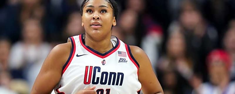 USC Star Reveals Challenges of Guarding UConn’s Sarah Strong