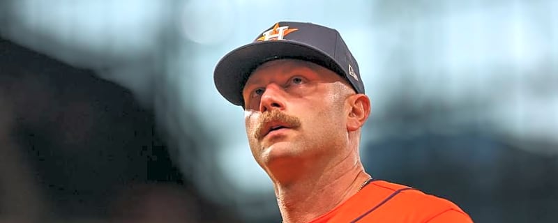 Astros Face Tough Decision With Christian Walker as Infield Crowds