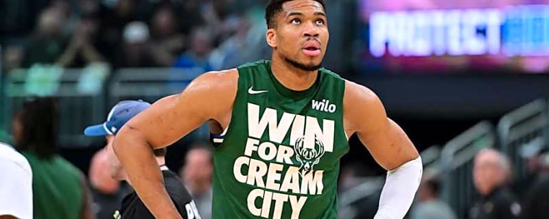 Bucks Notes: Giannis to Warriors Trade Rumors, Free Agent Chose Lakers Over Bucks, More
