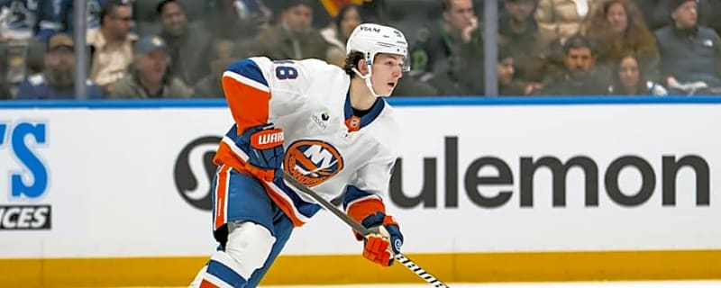 Islanders’ Matthew Schaefer Running Away With Calder Race
