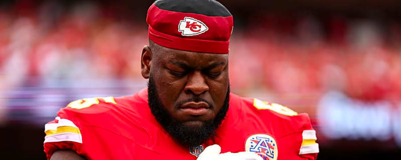 Chiefs fans hold their breath after Trey Smith injury casts scary shadow