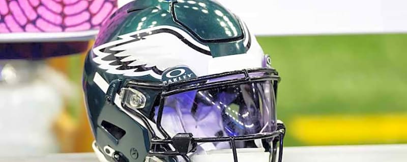 Eagles bring back a familiar playmaker who can add a speedy spark to roster