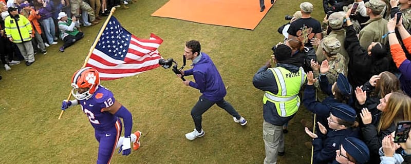 Clemson DE T.J. Parker Making Number Change To Honor Father