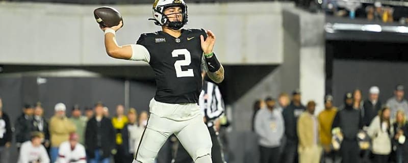 What Clark Lea Said About Jared Curtis and Vanderbilt Football Offense in Loss to Arkansas