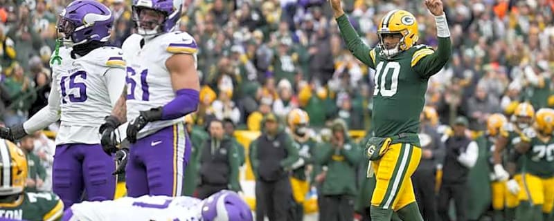 Vikings&#39; last shred of playoff hope vanishes in lifeless loss at Lambeau