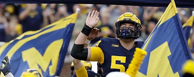 Michigan football starting offensive lineman enters transfer portal