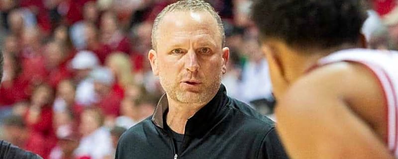 What Darian DeVries Said Before Indiana Basketball's Road Game at No. 8 Illinois