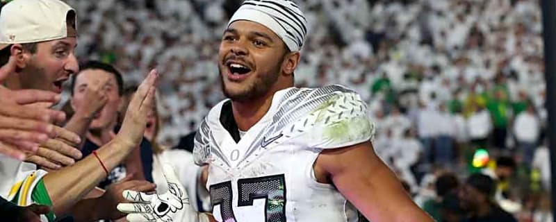 Oregon Ducks Receive Rough Transfer News After Running Back Injury