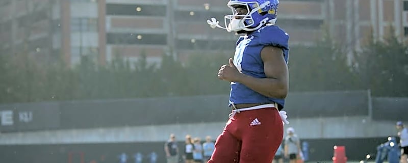 Former Elite Kansas Football Recruit Transitioning to Basketball Career