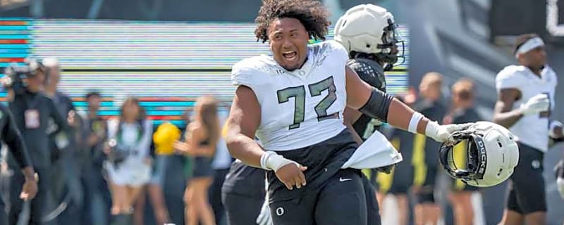 Oregon Ducks' Iapani Laloulu Named Big Ten's Top Returning Interior Offensive Lineman