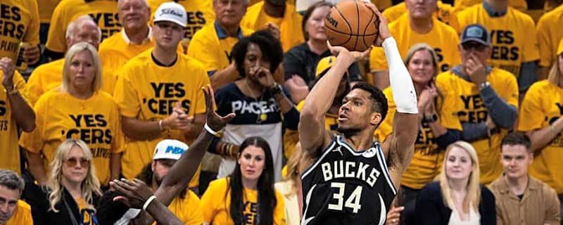 Bucks&#39; Giannis Antetokounmpo Has Knee Injury in EuroBasket