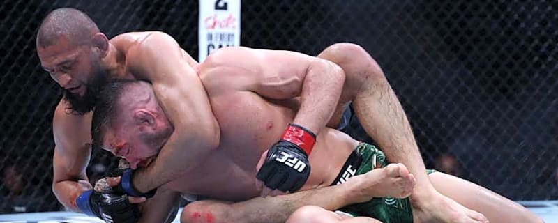 Ex-UFC champ rips Dricus du Plessis for &#39;disappointing&#39; loss to Khamzat Chimaev