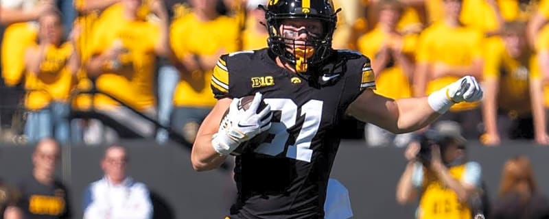 Iowa Football Bowl Projections: Hawkeyes Remain in College Football Playoff Picture