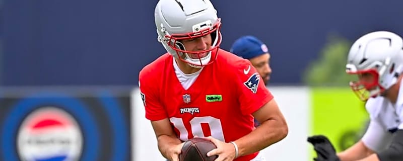 Patriots&#39; QB Trails Bears QB in Key Rankings