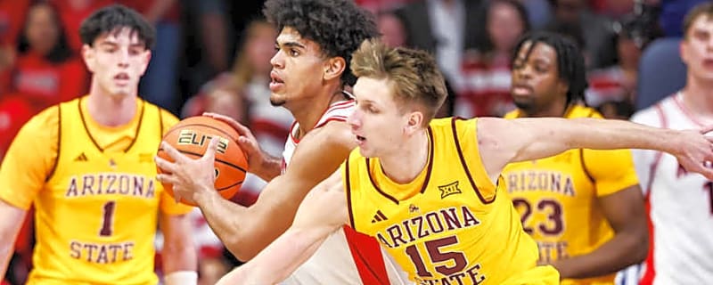 Awaka and Peat Help No. 1 Arizona Remain Undefeated With Win Over Arizona State