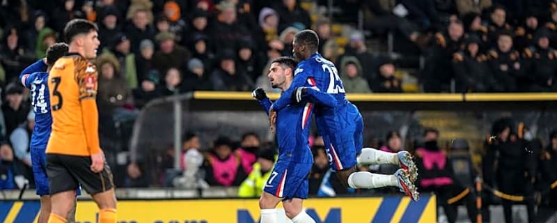 'He's world class' - Liam Rosenior puzzled by online criticism towards Chelsea star