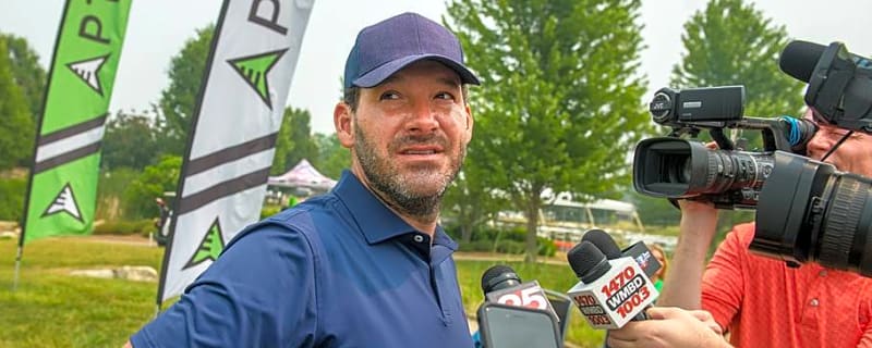 Cowboys Fans Mock Tony Romo OWI Arrest With Call to Jerry Jones at Training Camp