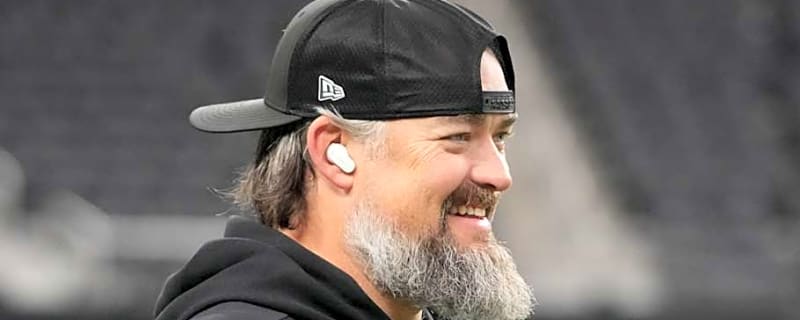 Subtle, Yet Notable Change Lends Clues to Kubiak's Coaching Staff