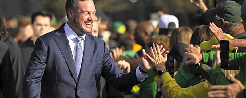 Oregon Ducks&#39; Dan Lanning Reveals Summer Plans For Quarterbacks Dante Moore, Austin Novosad