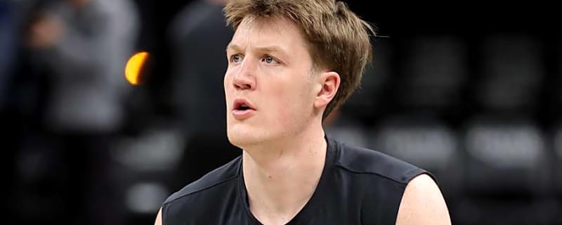 Charles Lee gives the latest update on Hornets star rookie Kon Knueppel