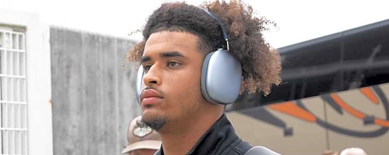 Oregon Ducks&#39; Dante Moore Surprises Teammates With Gifts After NIL Deal