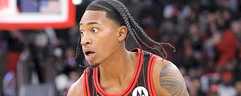 Rob Dillingham 'Pass' Goes Viral for All the Wrong Reasons in Bulls' Loss