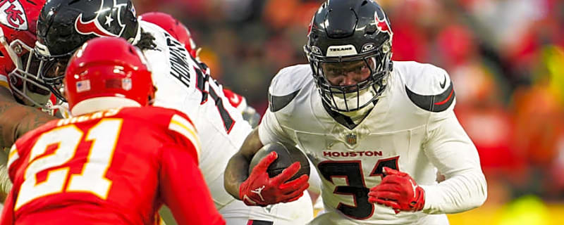 Chiefs Shake Up Backfield in Flurry of Roster Moves