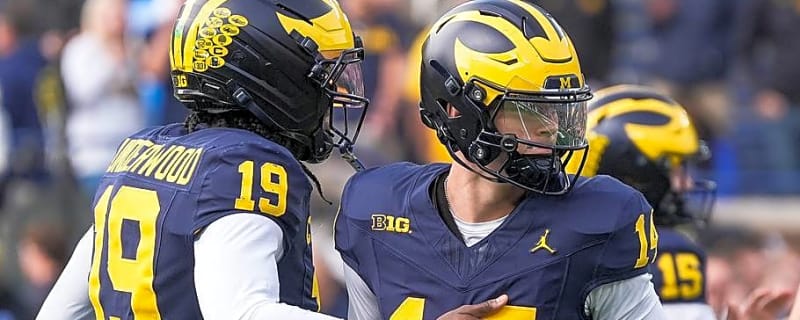 Tommy Carr and Bryce Underwood both see action during first half of Michigan-Indiana game