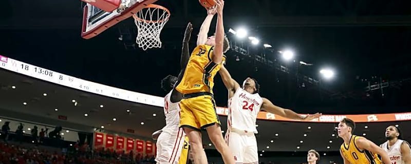 Oakland Coach Gives a Huge Compliment to Houston Basketball