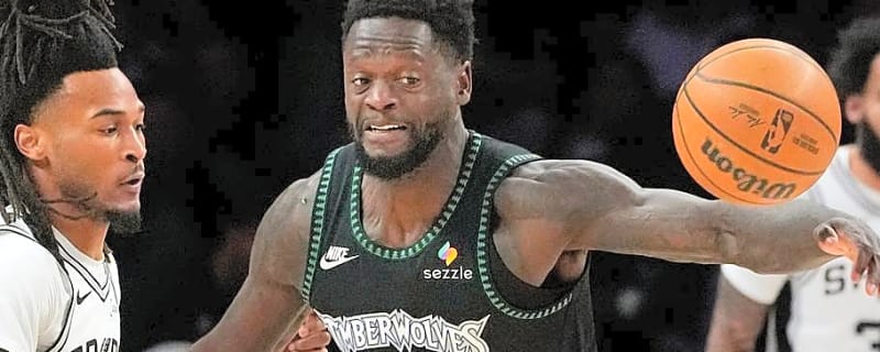 Nets' Julius Randle Catches Odd Stray from Hall of Famer