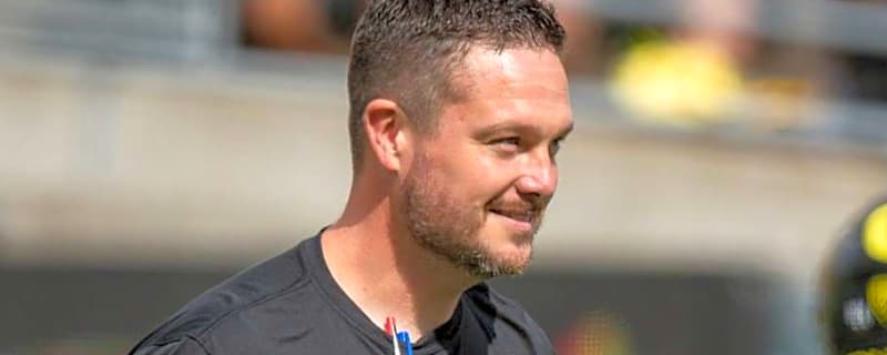 Oregon Ducks Quarterbacks Coach Koa Ka'ai Turns Heads With Ice Cream Question
