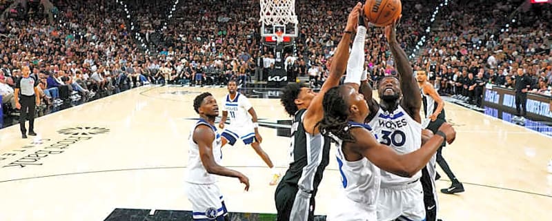 Julius Randle's Success, Potential Lineup Change Loom Large for Wolves in Game 6