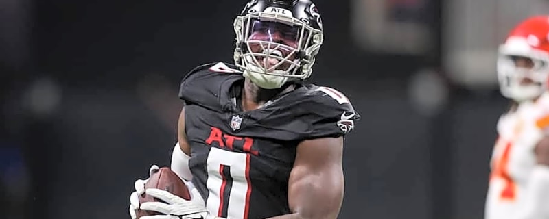 Two Former Members of Falcons Defense Retire, One in Surprising Fashion